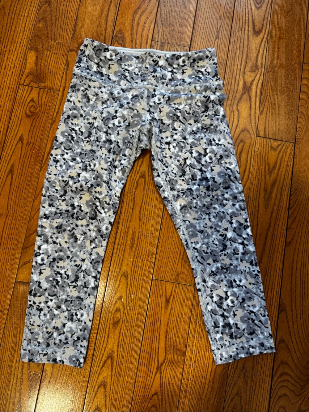 lululemon athletica Grey & Black Floral-Print Leggings